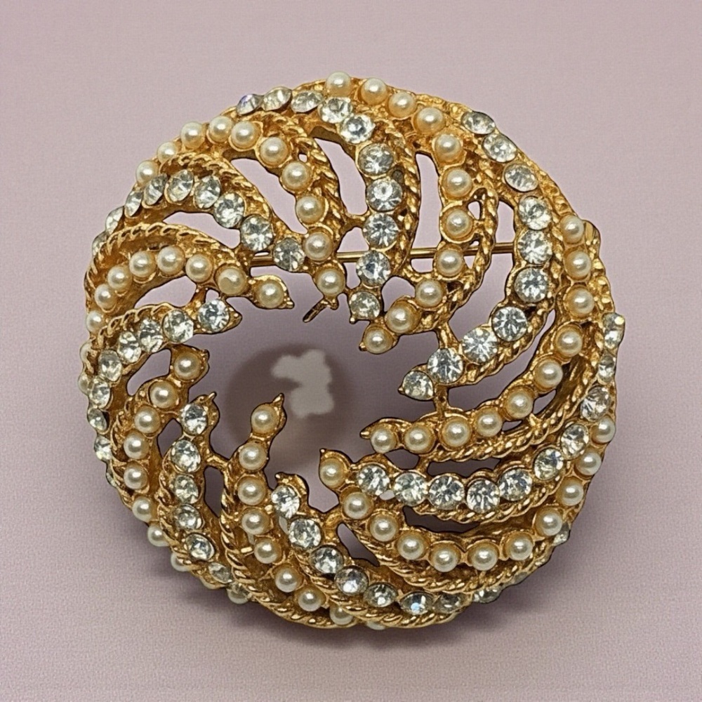 Vintage Gold Tone Swirl Circle Brooch Pin Rhinestone & Faux Pearl